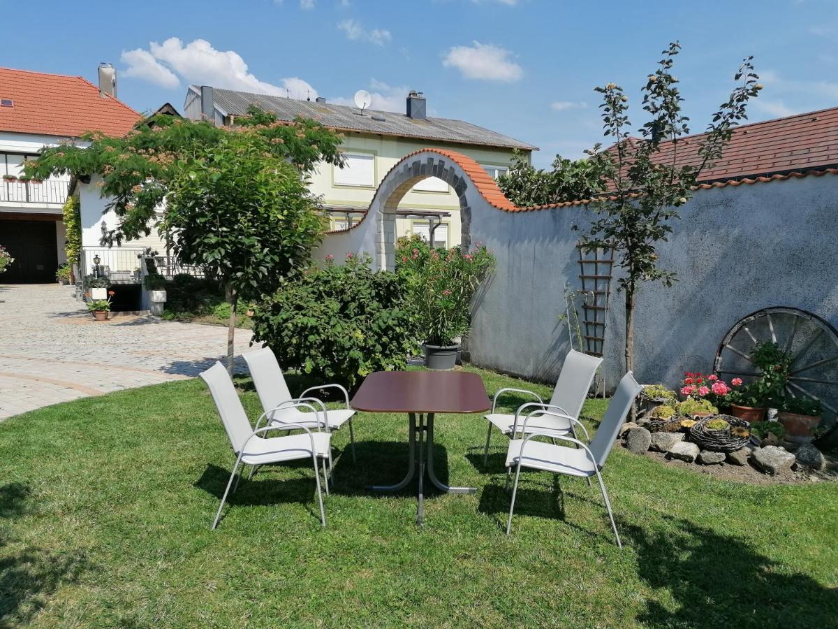 Gaestehaus Anita Breitenbrunn  Exterior foto
