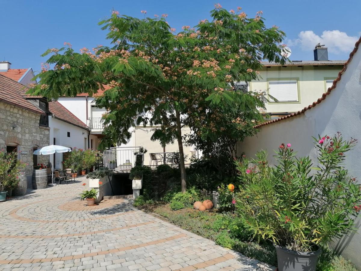Gaestehaus Anita Breitenbrunn  Exterior foto
