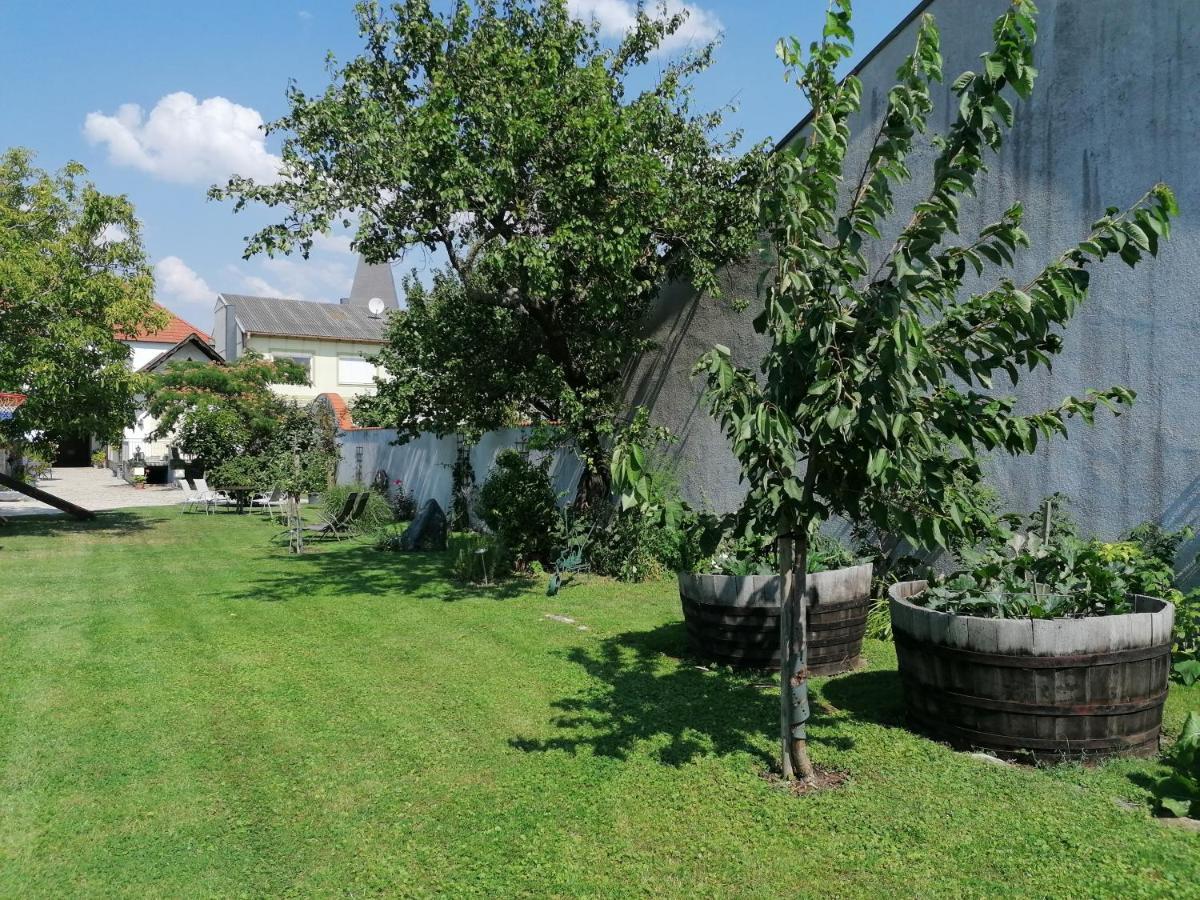 Gaestehaus Anita Breitenbrunn  Exterior foto
